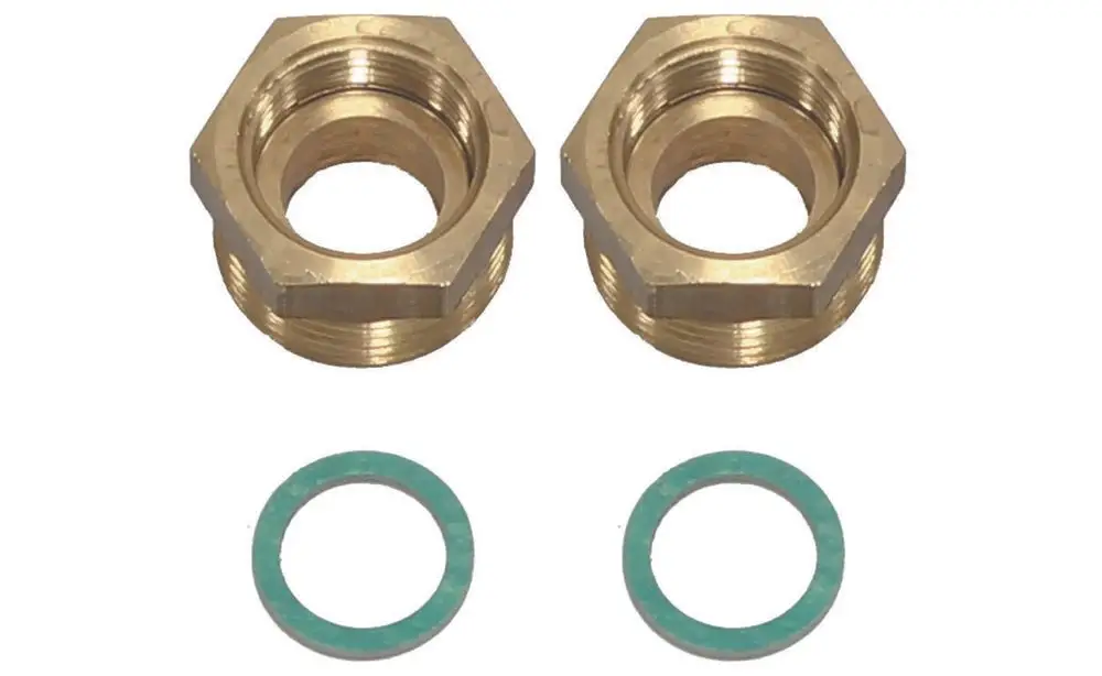 Zwei messingfarbene Adapter mit Gewindeanschluss und zwei grün gefärbten Dichtungen. Einsatzmöglichkeiten in der Haustechnik, passend für Vaillant Produkte.